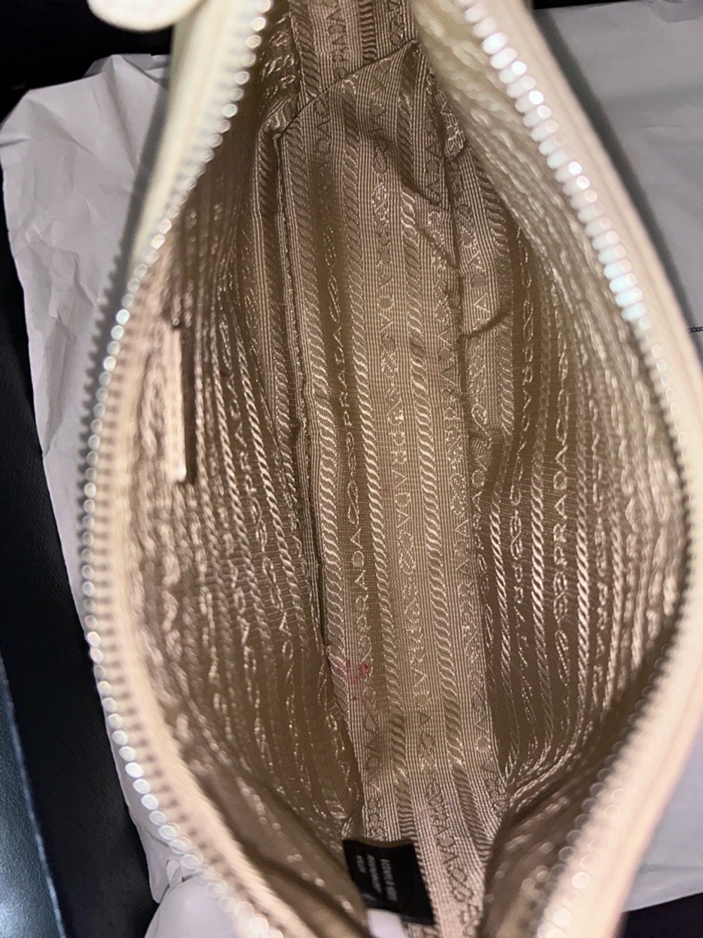 Authentic Prada Re-Edition 2005 Mini - Picture 12 of 14